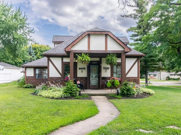 357 Riddle St, Howell, MI 48843
