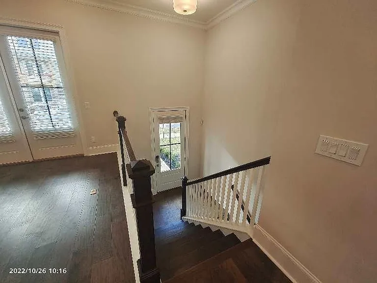 2012 Cortland Rd — Photo 17