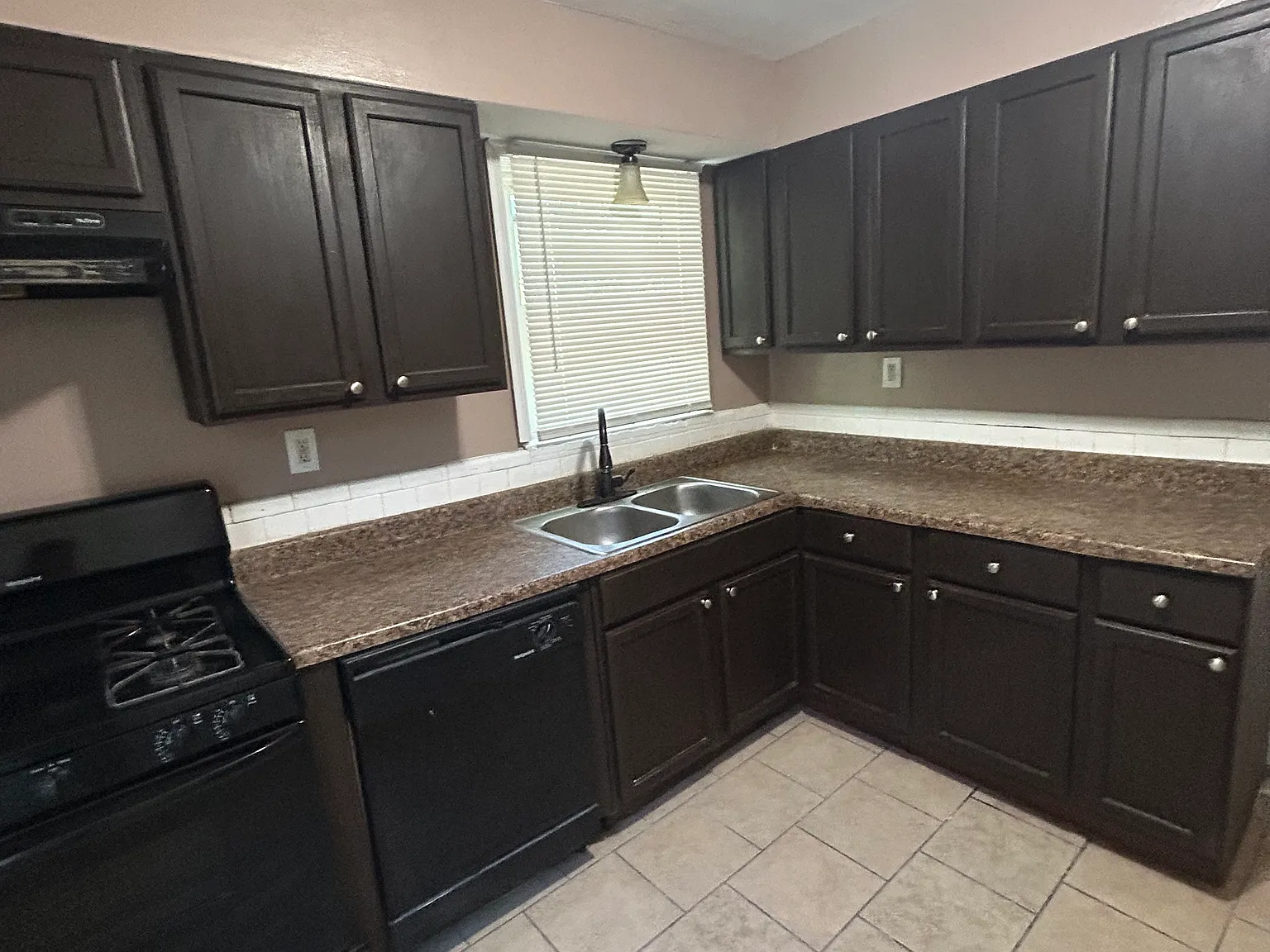 4 bed, 1575 sqft, $1,795 — Photo 2