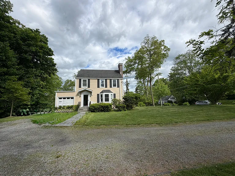 186 Clarence Rd — Photo 1