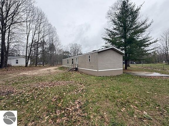 3rd image of 2540 S 39th Rd