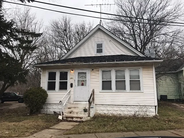 701 Henry St photo 1