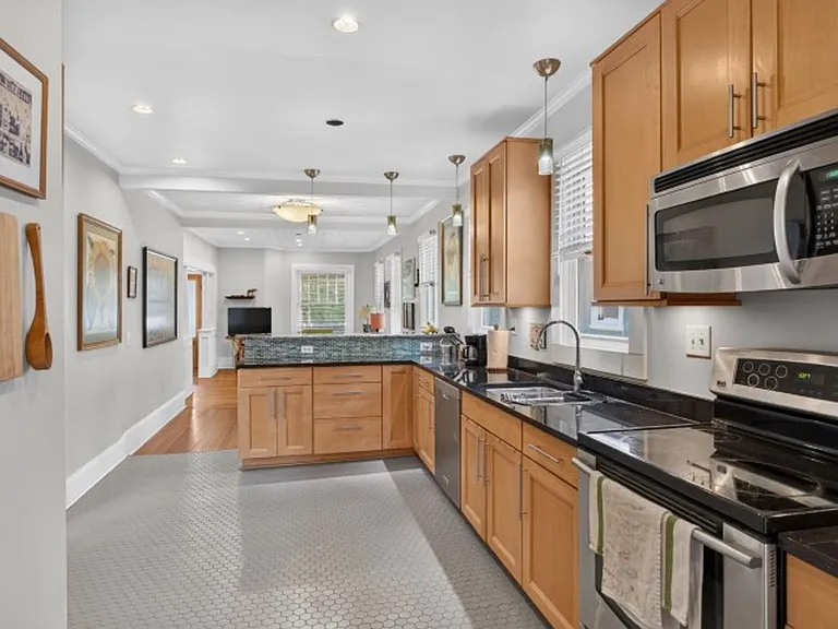 1555 Belmonte Ave — Photo 20
