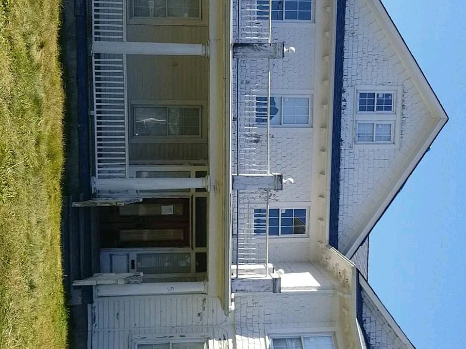 2nd image of 5 Millers Ln New Hyde Park