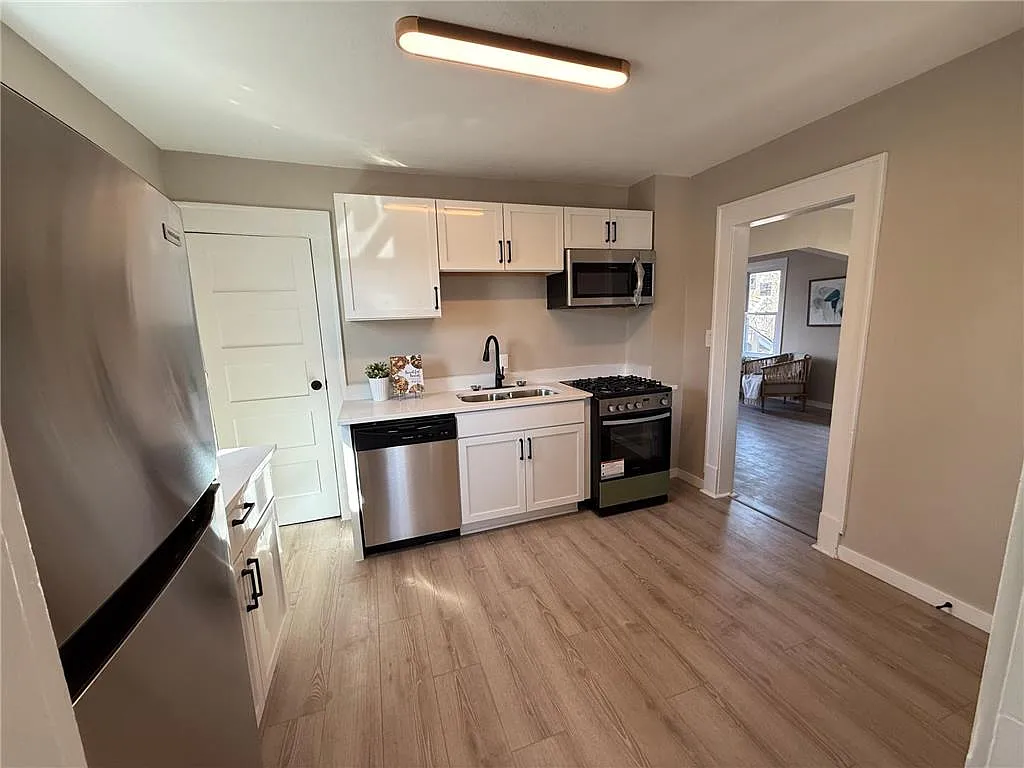 4 bed, 1564 sqft, $2,600 — Photo 3