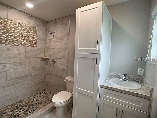 3 bed, 925 sqft, $2,200 — Photo 4