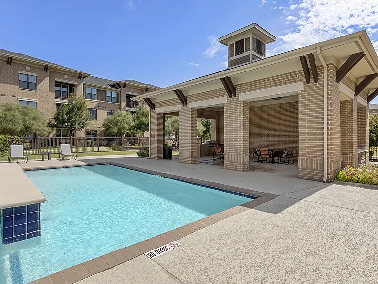 Mansfield on the Green Apartments — Photo 23