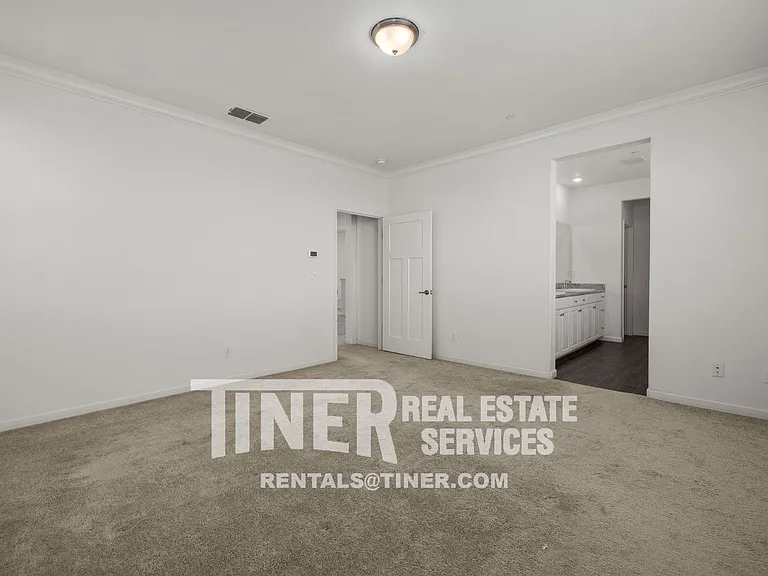 8082 Avanti Dr — Photo 39
