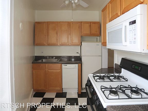 4th image of 1418 W Hutchinson St APT 2S