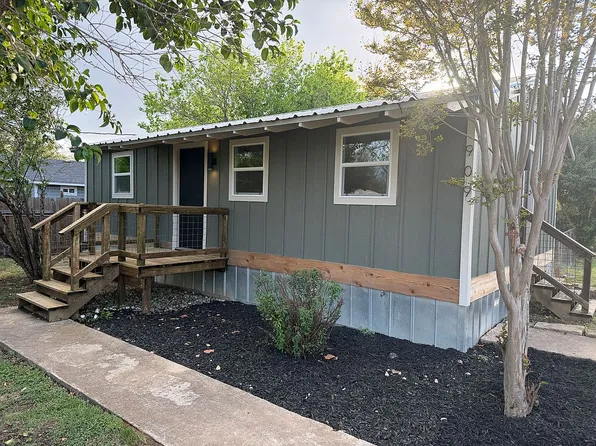 909 Hackberry St, Blanco, TX 78606