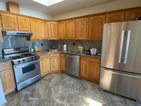 4th image of 270 Bay 11th St #2