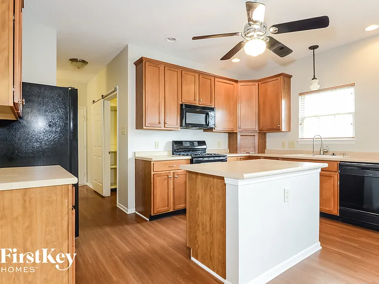 10735 Cyrus Dr — Photo 7