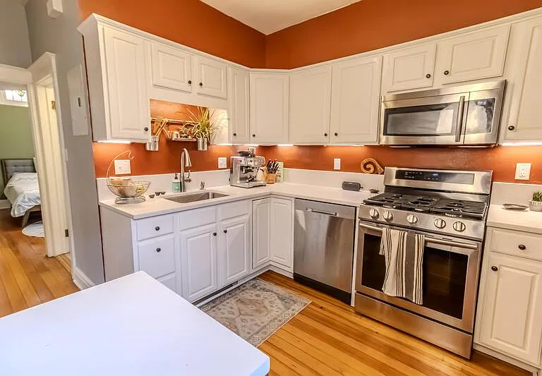 127 E Exposition Ave — Photo 4