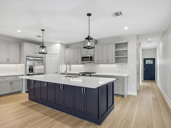 2337 N Austin Ave #A, Pearland, TX 77581