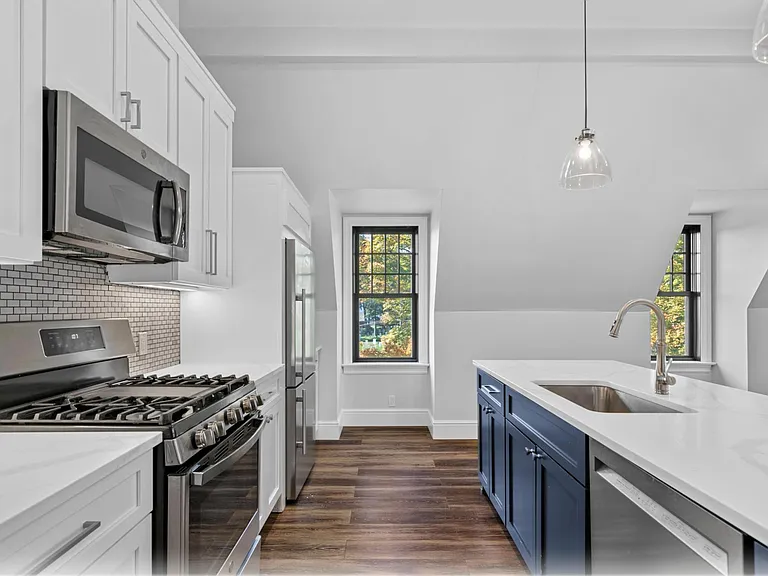 "Loft" - 2BR / 2BA @ 87 East Ave