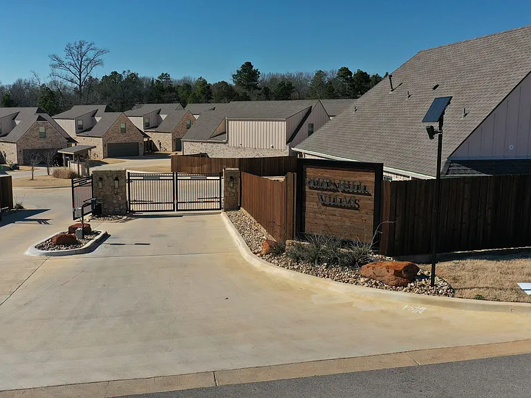 Omen Hill Villas- ASK ABOUT OUR SPRING MOVE- IN SPECIAL TODAY! — Photo 2