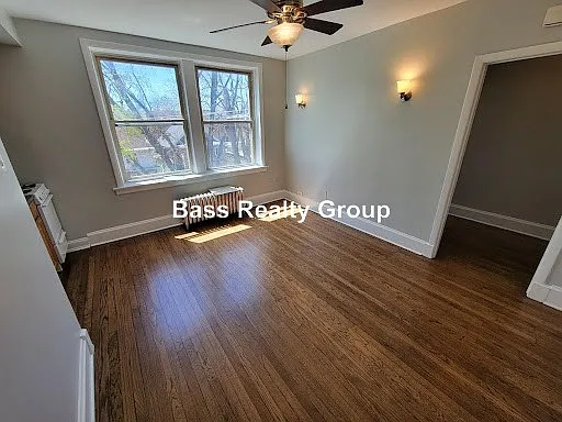 Building Photo - 1353 W Greenleaf Ave #309
