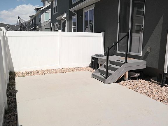 3rd image of 1088 S Lilac Way