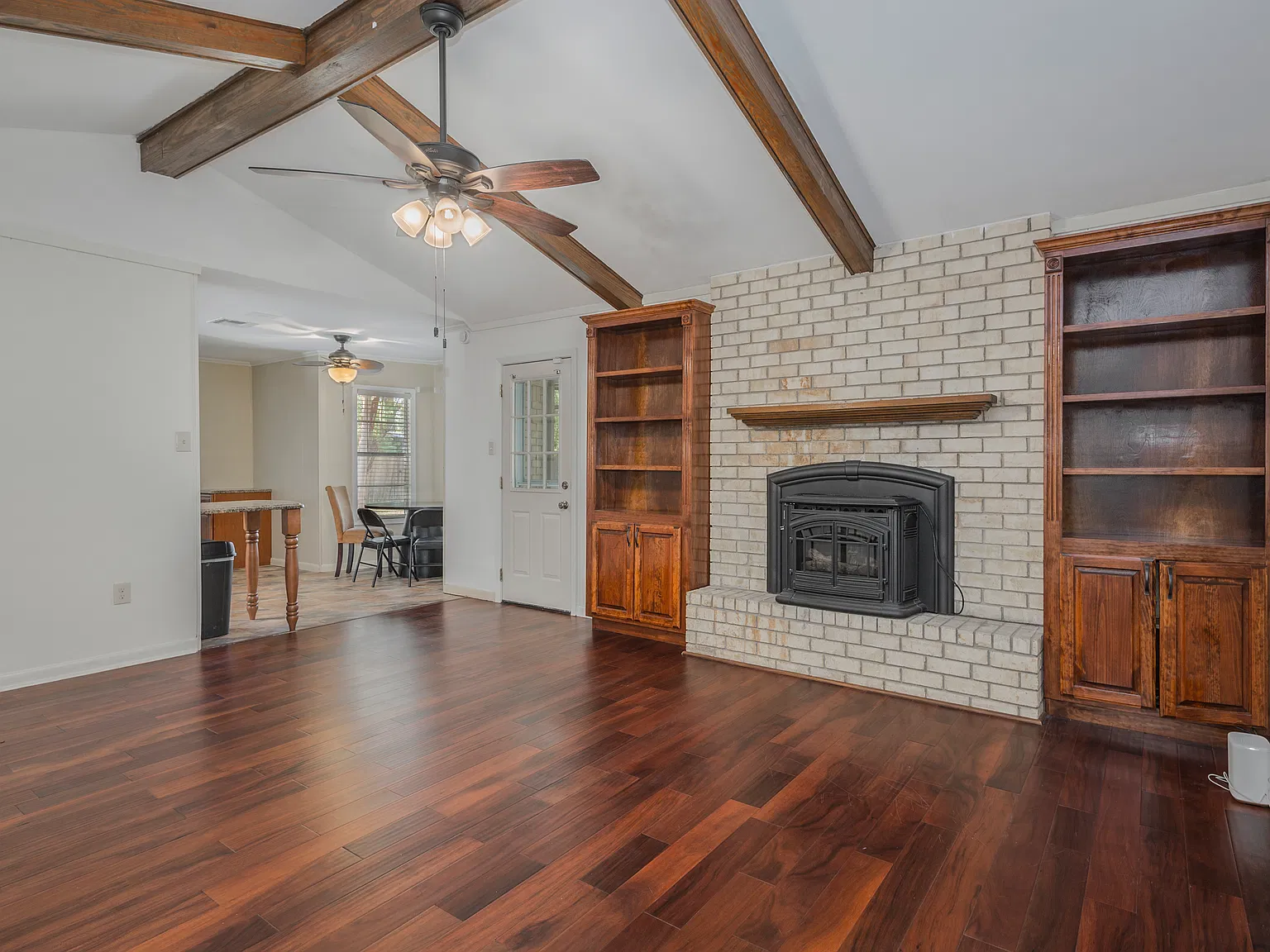 4 bed, 2093 sqft, $3,000 — Photo 2