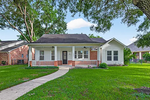 4727 Lake Village Dr Photo 1 4727 Lake Village Dr Photo 1