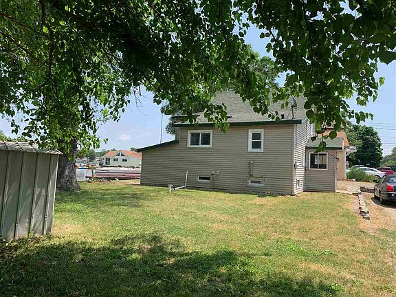 3rd image of 209 S Lakeside Dr