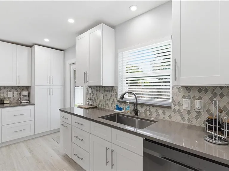 1009 Chester Dr — Photo 10