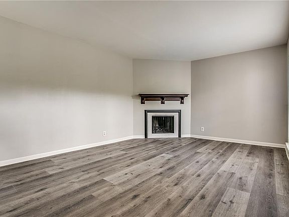 4th image of 3615 Las Colinas Dr APT C
