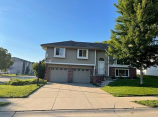 12105 Bedford Ave, Omaha, NE 68164