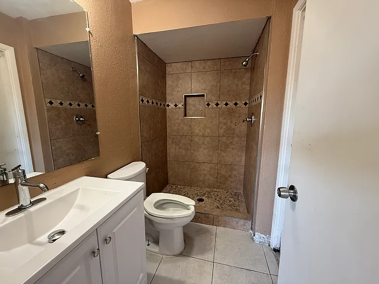 8318 W Fairmount Ave — Photo 10