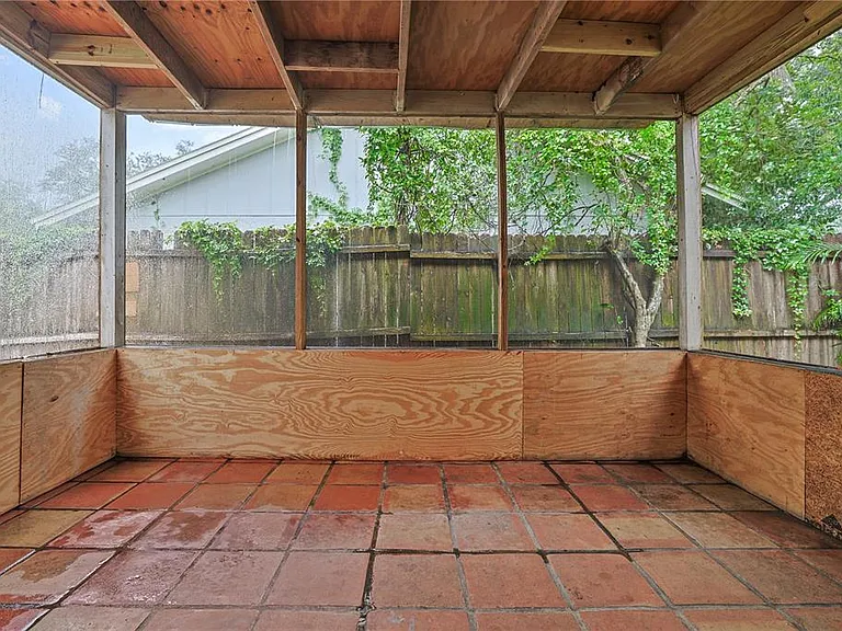 8529 Renald Blvd — Photo 24
