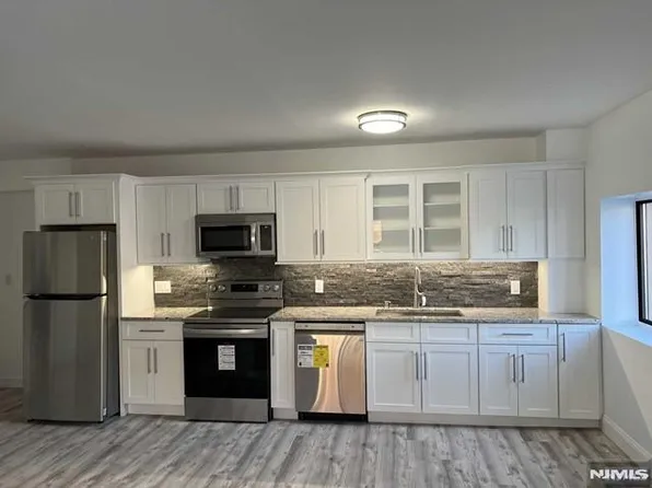 300 Park St APT 1E, Hackensack, NJ 07601