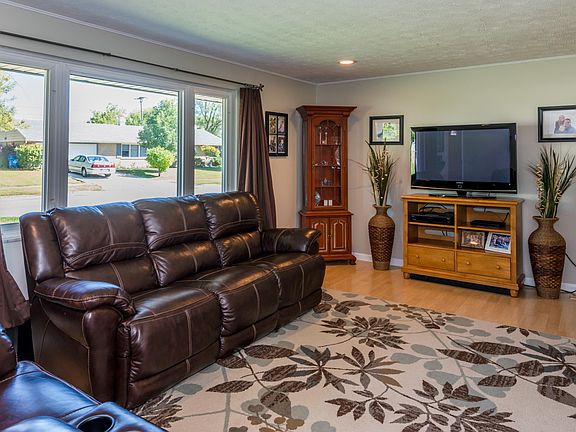 4th image of 4566 Seville Dr