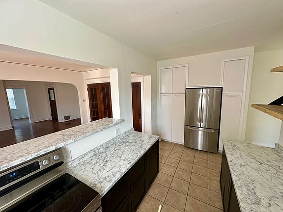 2nd image of 3435 Klocke St APT 1E