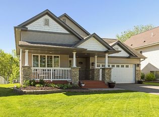 731 7th St, Chaska, MN 55318