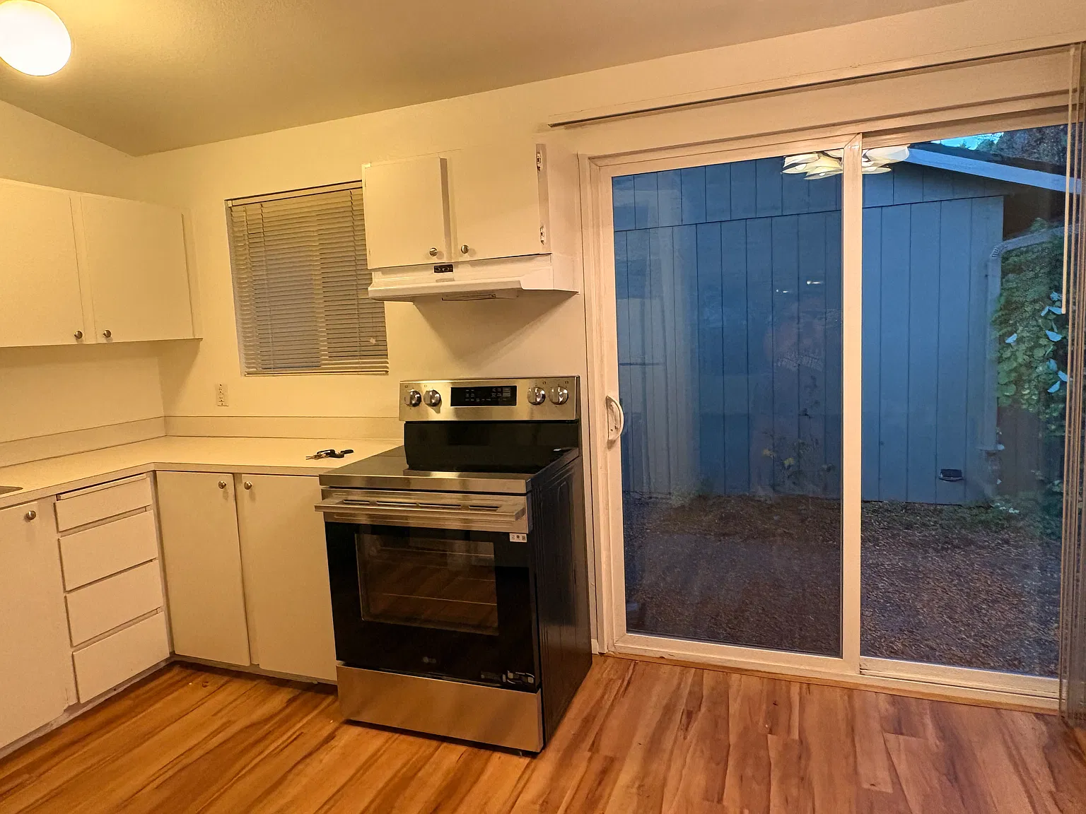 2 bed, 800 sqft, $1,700 — Photo 4