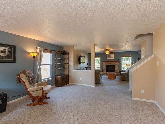 5th image of 245 Creekside Cir
