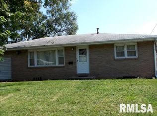 118 Arrow Dr, Pekin, IL 61554