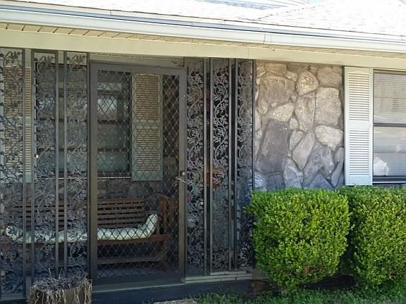 3rd image of 1617 Parkhaven Dr