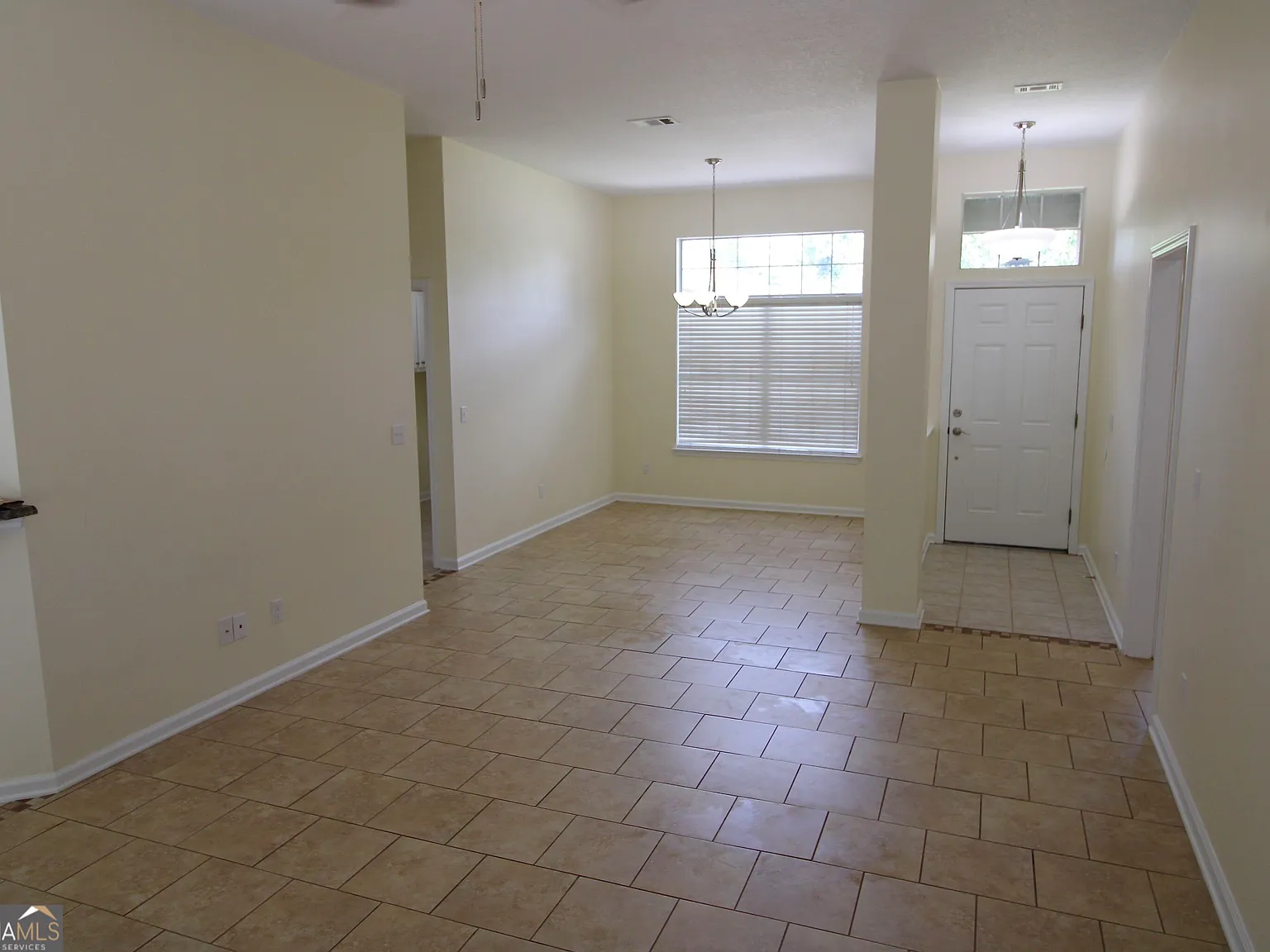 3 bed, 2.0 bath, 1477 sqft, $1,850 — Photo 3