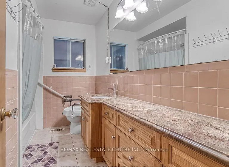 314 Strathcona Dr — Photo 21