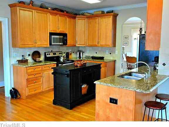 4th image of 3610 Glennmoor Dr