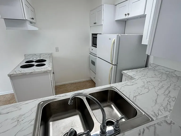 2318 Dorrington St #3 — Photo 14