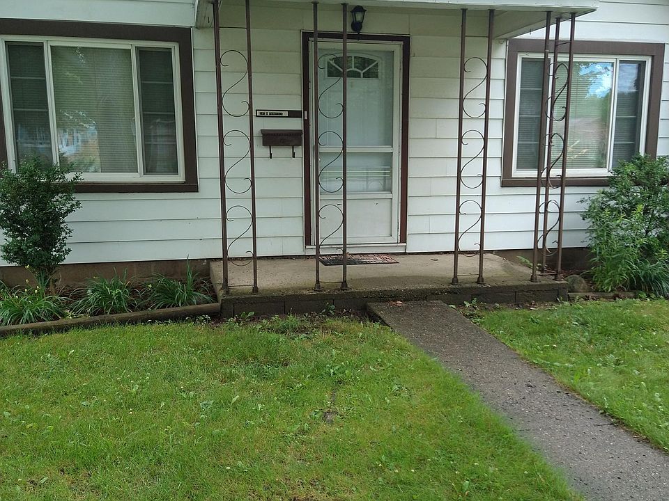 2nd image of 207 S Van Buren St