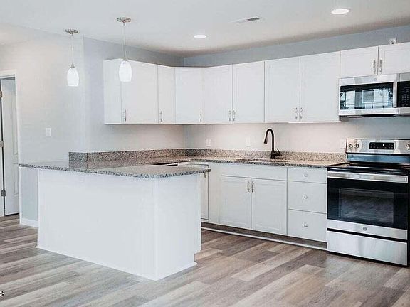 3rd image of 117 N Miller St