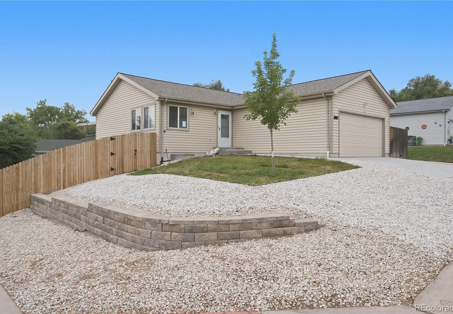 4 bed, 2.0 bath, 2001 sqft, $3,000 — Photo 1
