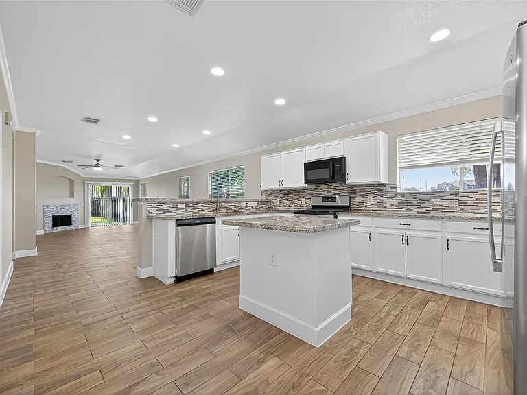 21215 Barker Canyon Ln — Photo 7