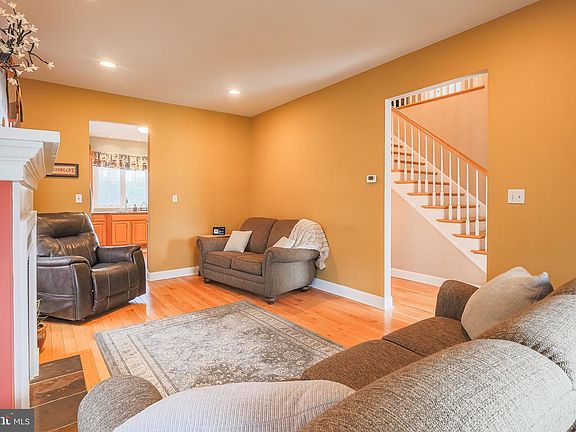 5th image of 4505 Aubrey Ave