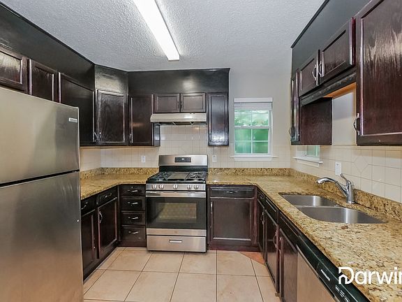 2nd image of 450 Royal St