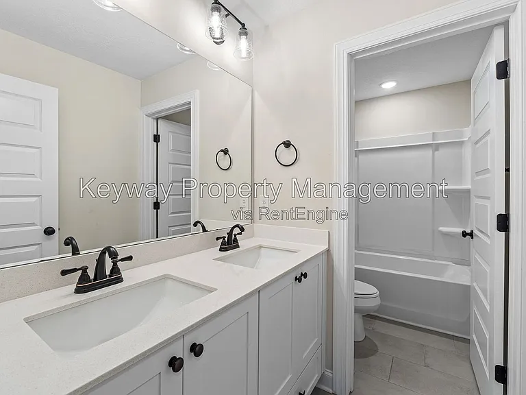 904 Sandpiper Xing — Photo 18