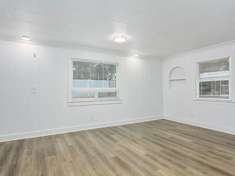 2125 S Adams St — Photo 7